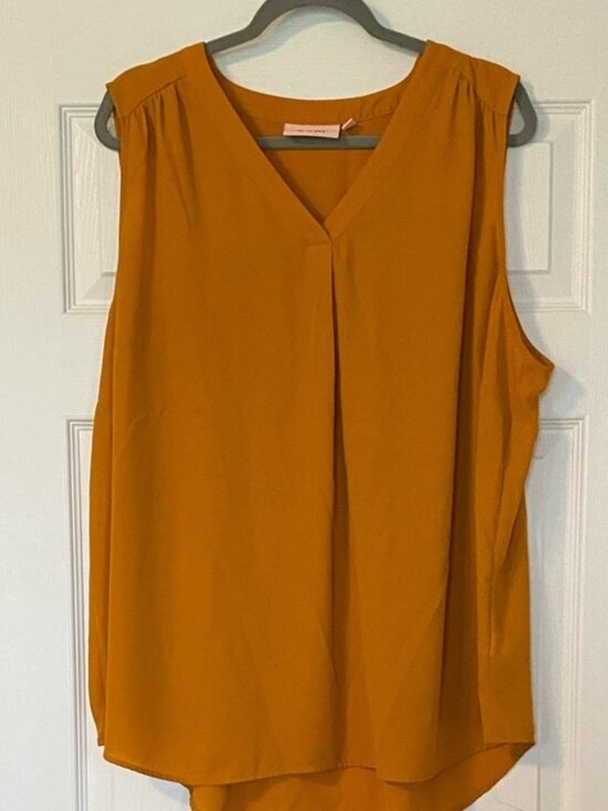 Tops - Gold tank top